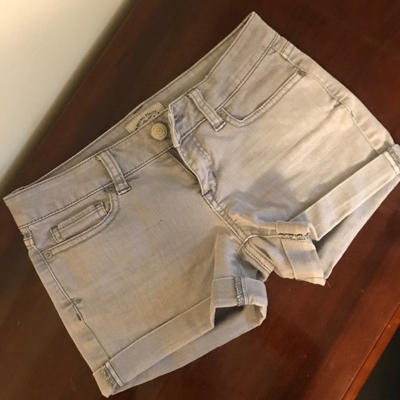Gray Low-Rise Denim Shorts - Picture 2 of 5